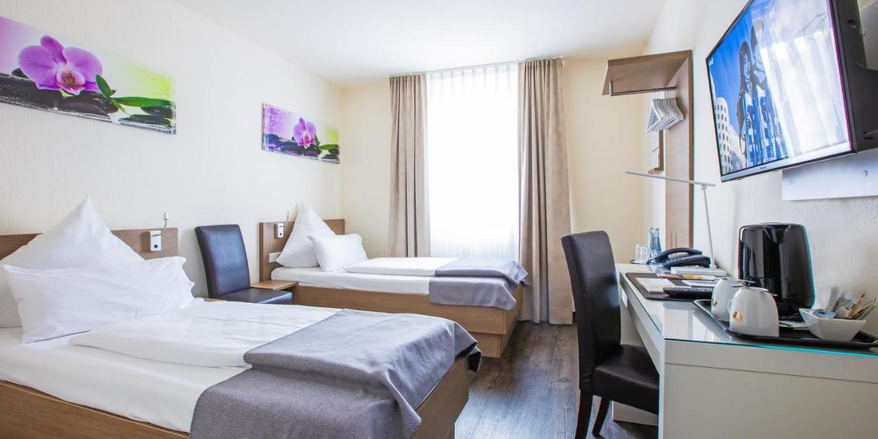 Hotel Das Kronprinz Тройсдорф Екстер'єр фото