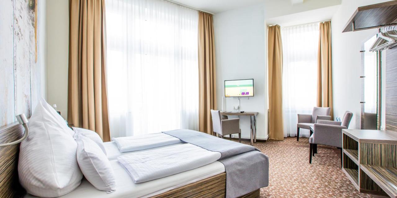 Hotel Das Kronprinz Тройсдорф Екстер'єр фото