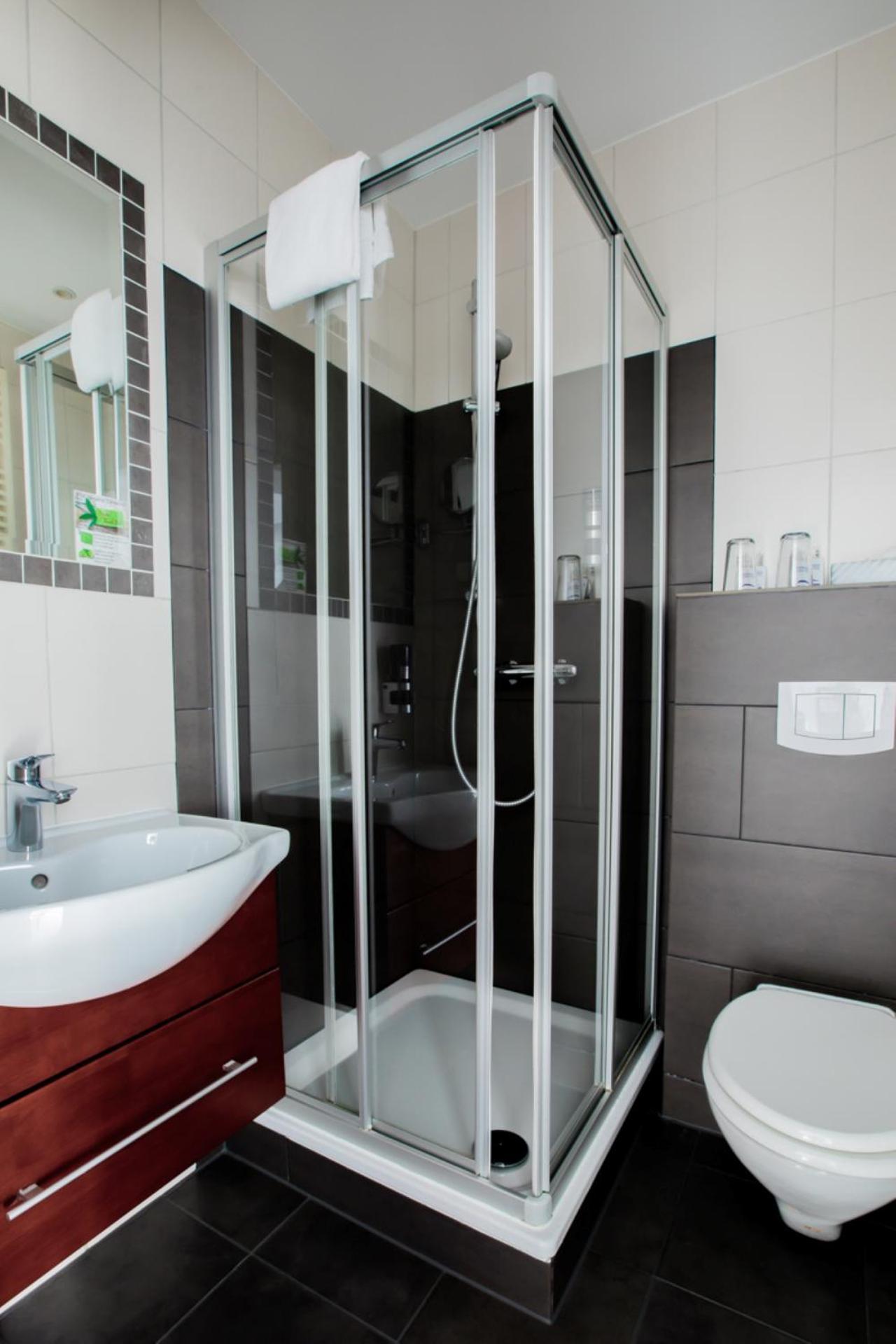 Hotel Das Kronprinz Тройсдорф Екстер'єр фото