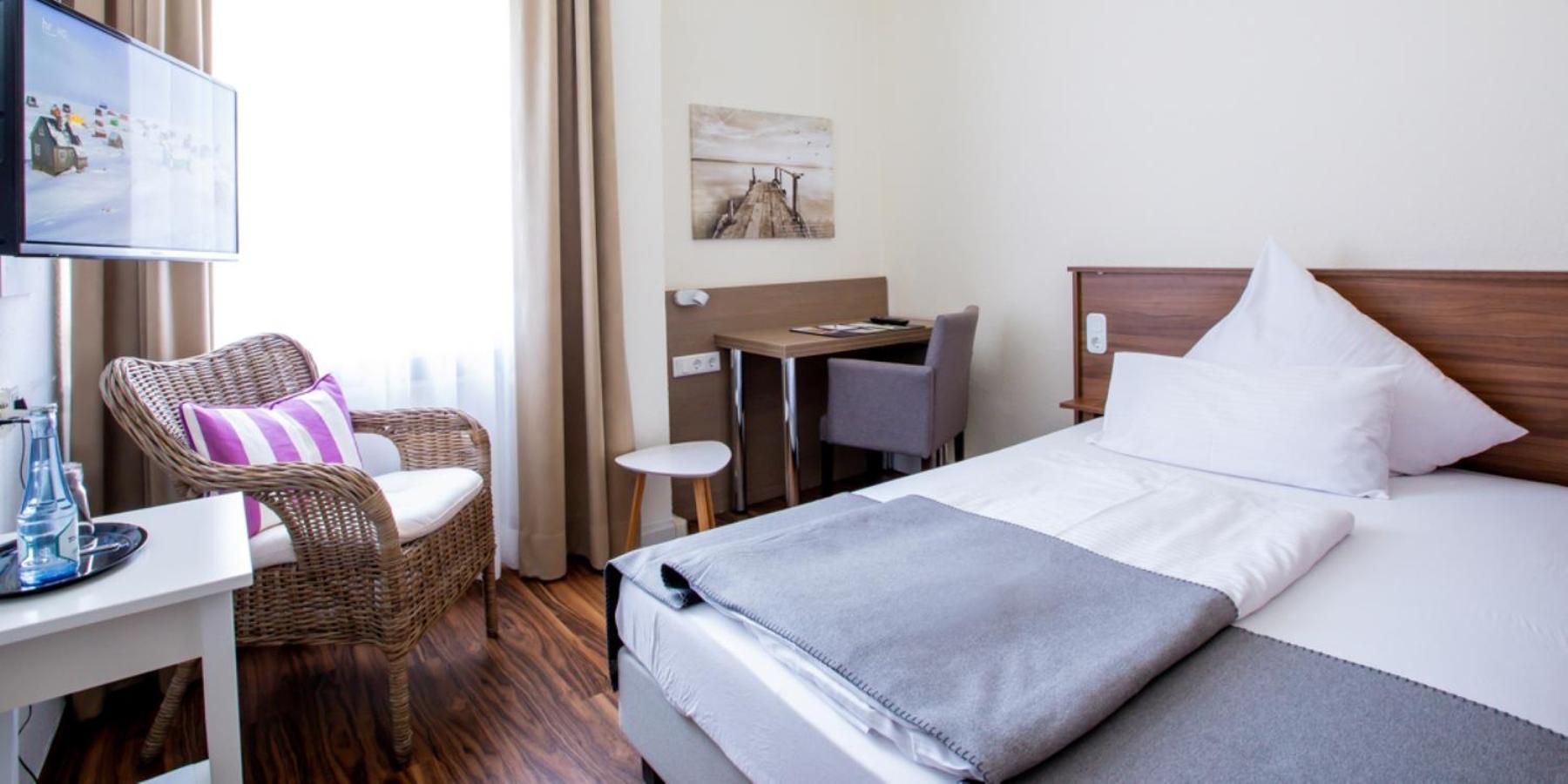 Hotel Das Kronprinz Тройсдорф Екстер'єр фото
