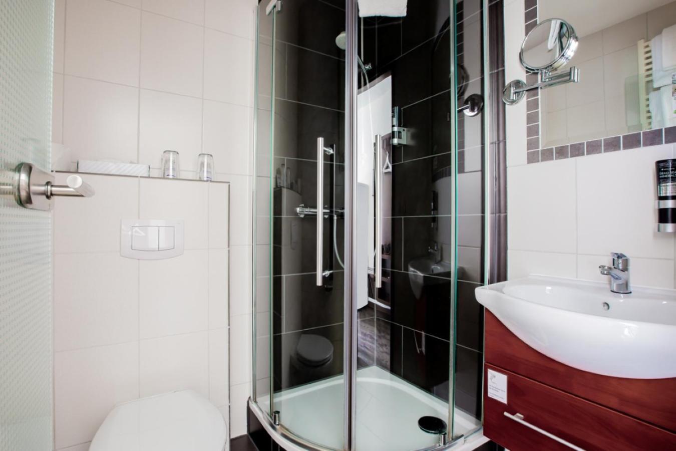 Hotel Das Kronprinz Тройсдорф Номер фото