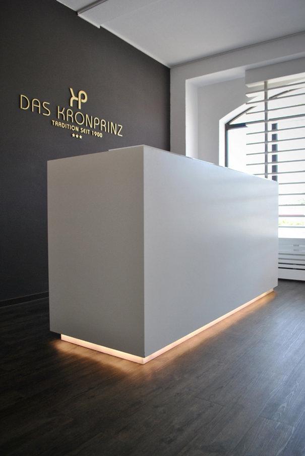 Hotel Das Kronprinz Тройсдорф Екстер'єр фото